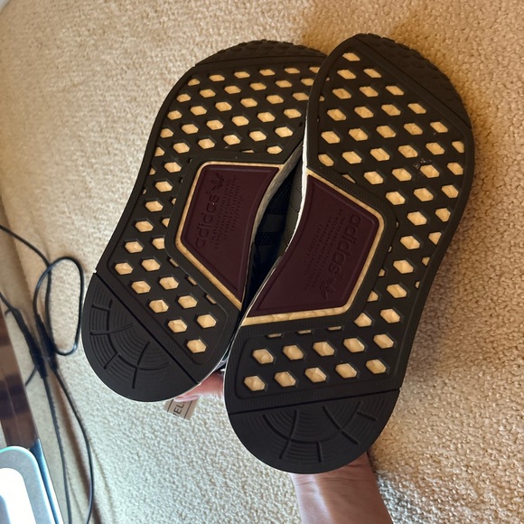 Adidas NMD R1 Ultility Grey Olive Green Maroon Shoe
Womens Sneaker Size US 7 - Picture 5 of 8